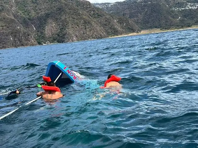 Una mujer fallecida y otra desaparecida tras vuelco de lancha en el Cajón